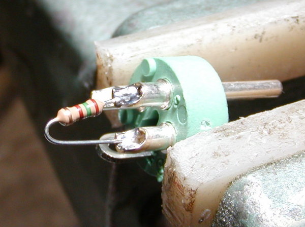 150-ohm resistor (R2) soldered across pin 2 and pin 3 of the male connector.